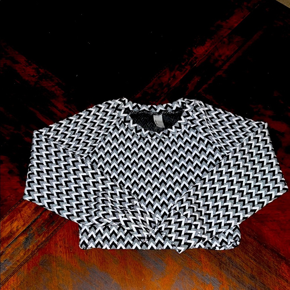 American Apparel XS Black and White Zigzag crop top. Never worn.